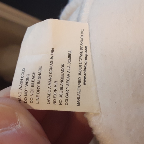 REAL MADRID,  Peruvian Tasseled Fleece Lined Beanie - Picture 10 of 11